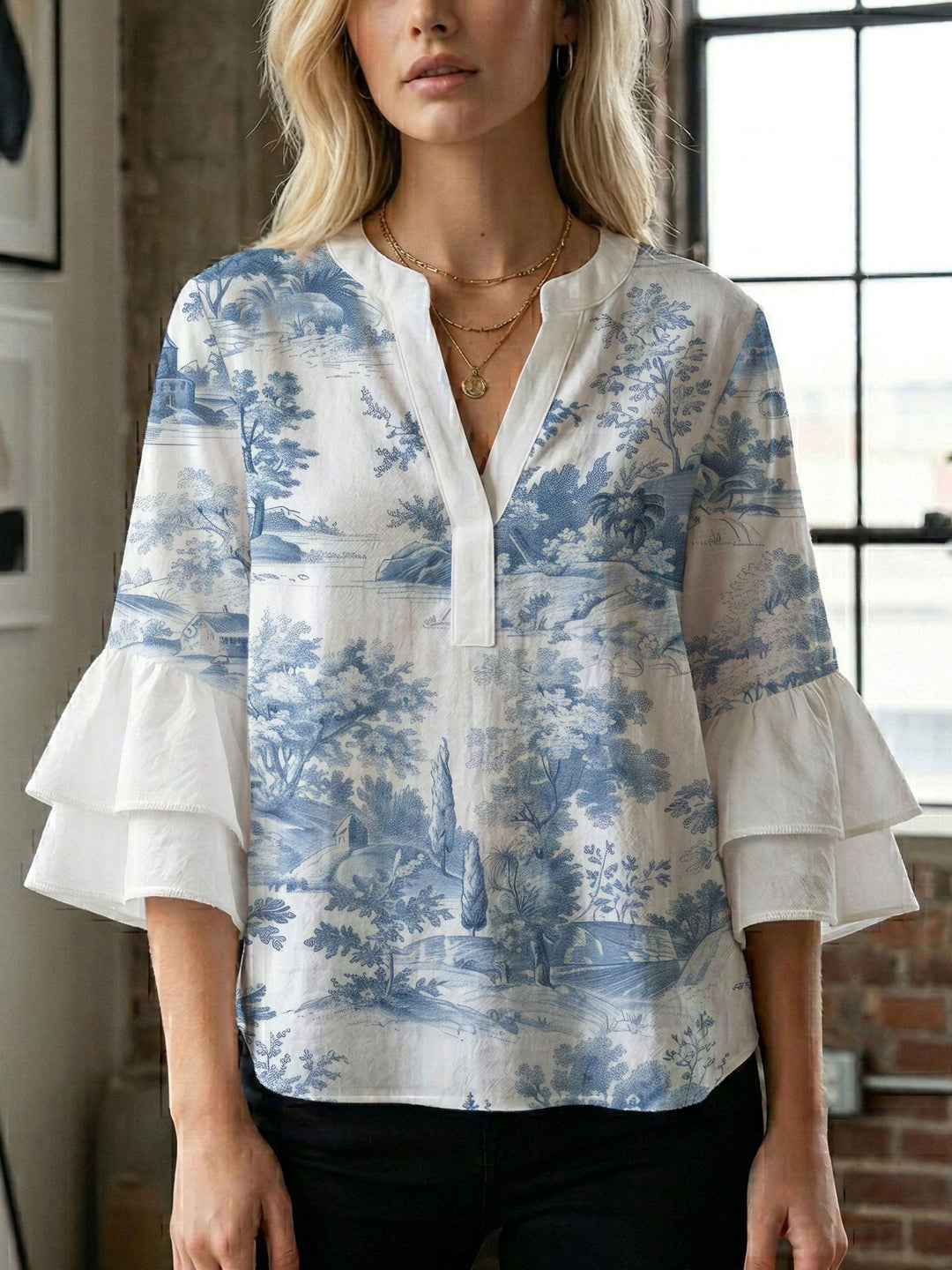 Damebluse med vakker blomstermønster Skjora