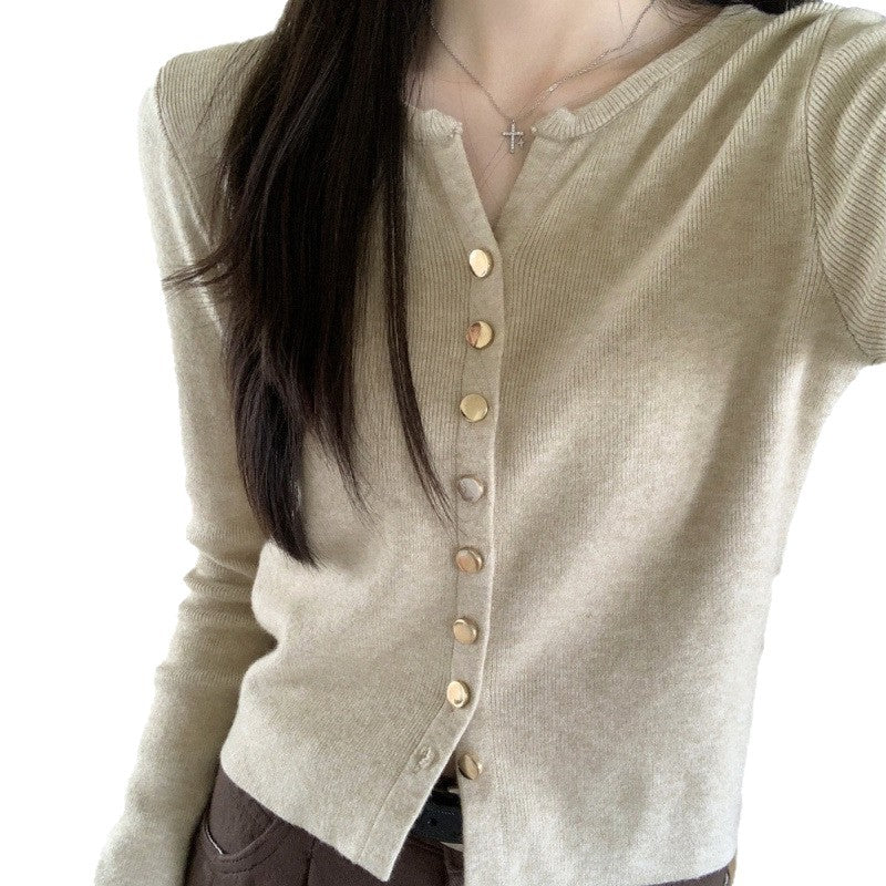 Kvinnelig elegant cardigan med knappe-detalt og mykt materiale Skjora
