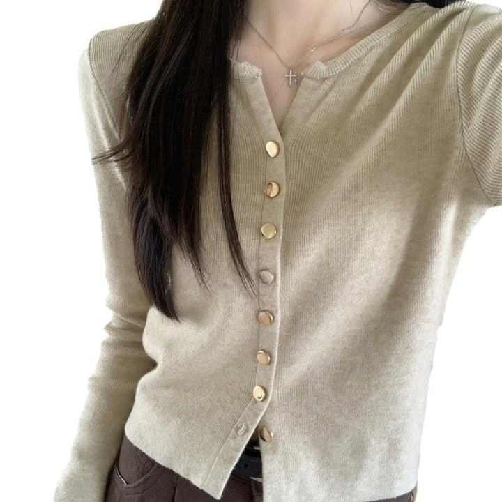 Kvinnelig elegant cardigan med knappe-detalt og mykt materiale Skjora