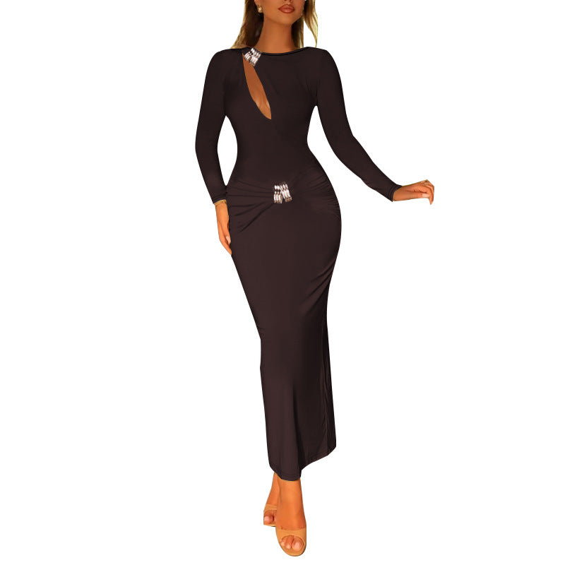 Dame Elegant maxi kjole med elegant innviklet design og funkende applikasjoner Skjora
