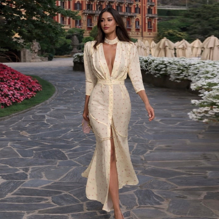 Kvinne maxi kjole med elegant V-hals og trendy knappedesign