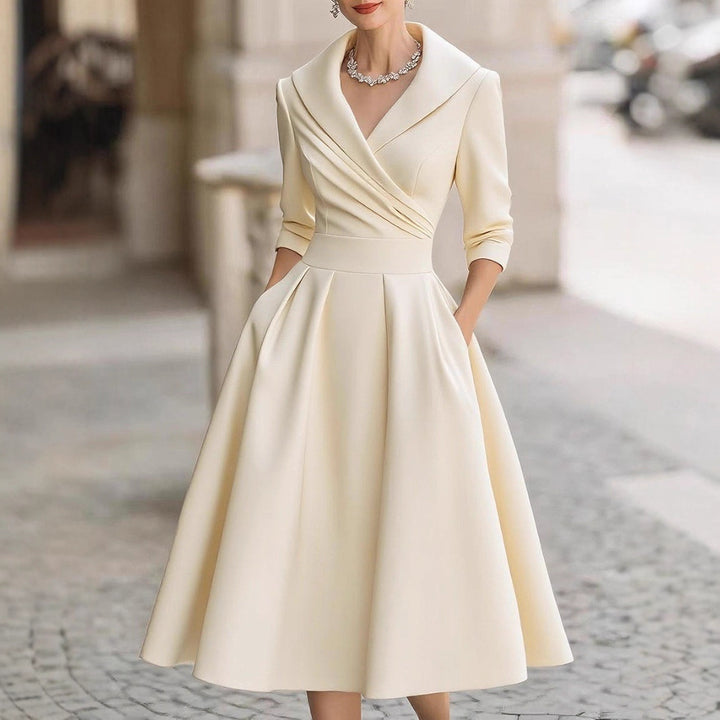 Kvinne elegant omslagskjole med peplum og praktiske lommer Skjora