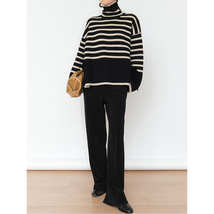 Kvinnes chunky strikket turtleneck genser med maritim stripemønster og avslappet snitt Skjora