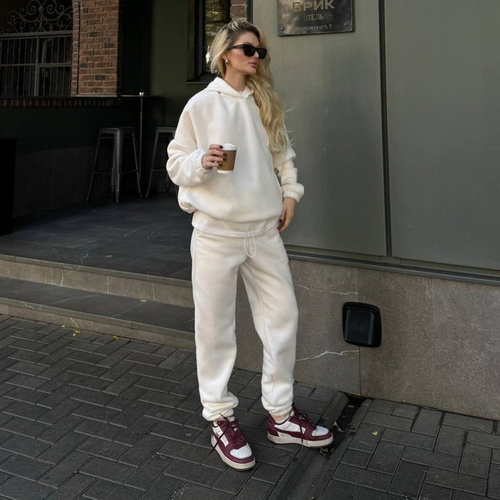 Kvinnens koselige fleece treningsdress med høye mansjetter og praktiske lommer Skjora