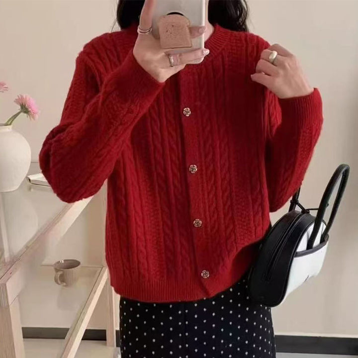Damer elegant cardigan med kabelmønster og dekorative knapper Skjora