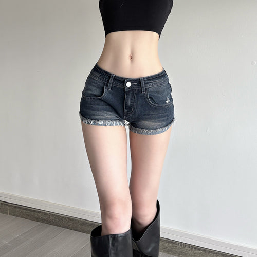 Dame denim-shorts med frynset kant skjorte
