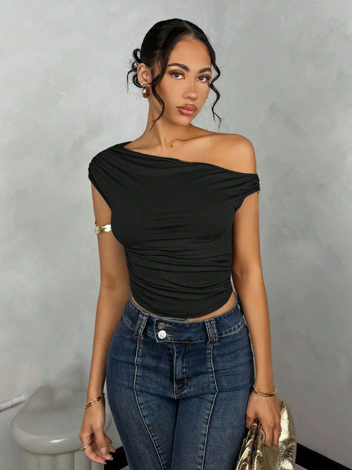 Dame Asymmetrisk Crop-Topp med elegant bølgedesign og raffinert snitt Skjora