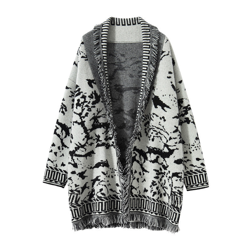 Kvinnenes komfortable cardigan med grafisk mønster og frynse detaljer Skjora