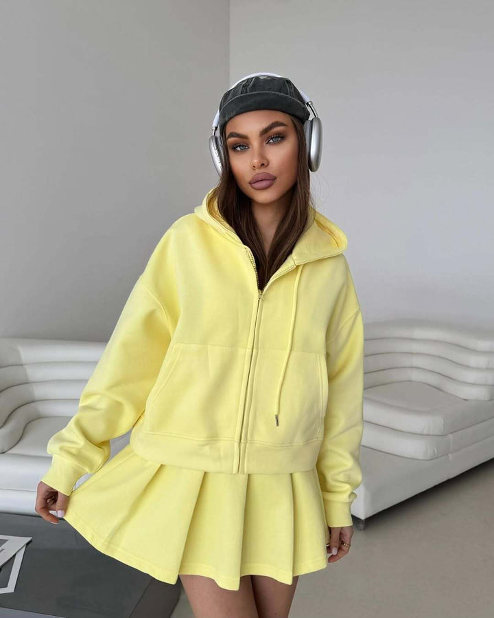 Kvinners fashionable hettegenser med skjørt Skjora