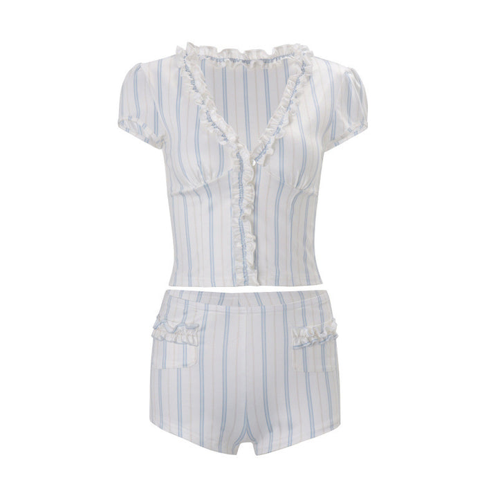 Trendy knitted set for women with ruffle details and a striped pattern Skjora