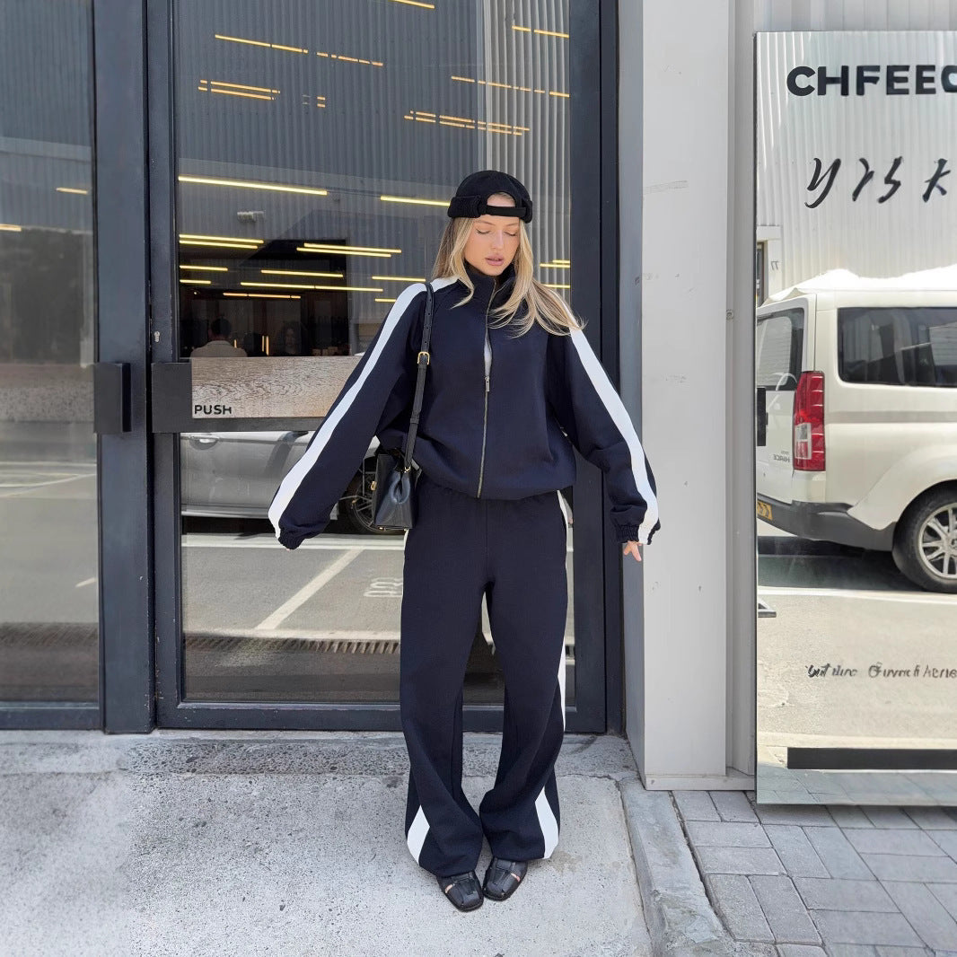 Kvinnens casual joggedress med stilige kontraststriper