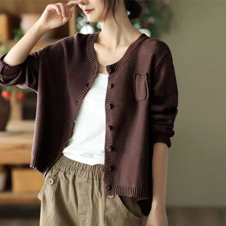 Dame cardigan med åpen front og dekorative knappedetaljer Skjora