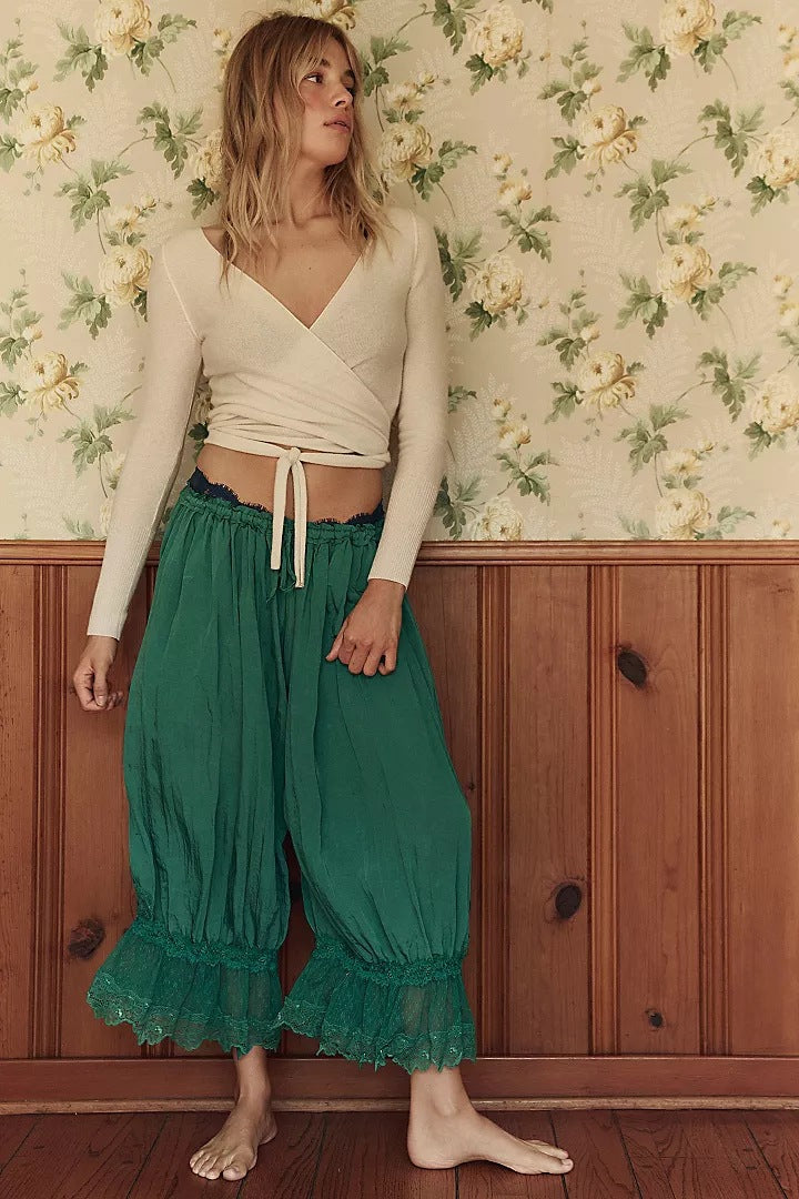 Damer luftig og elegant culotte med spiss dekorasjon Skjora