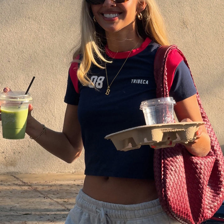 Damer cropped sportstop med trendy trykk Skjora