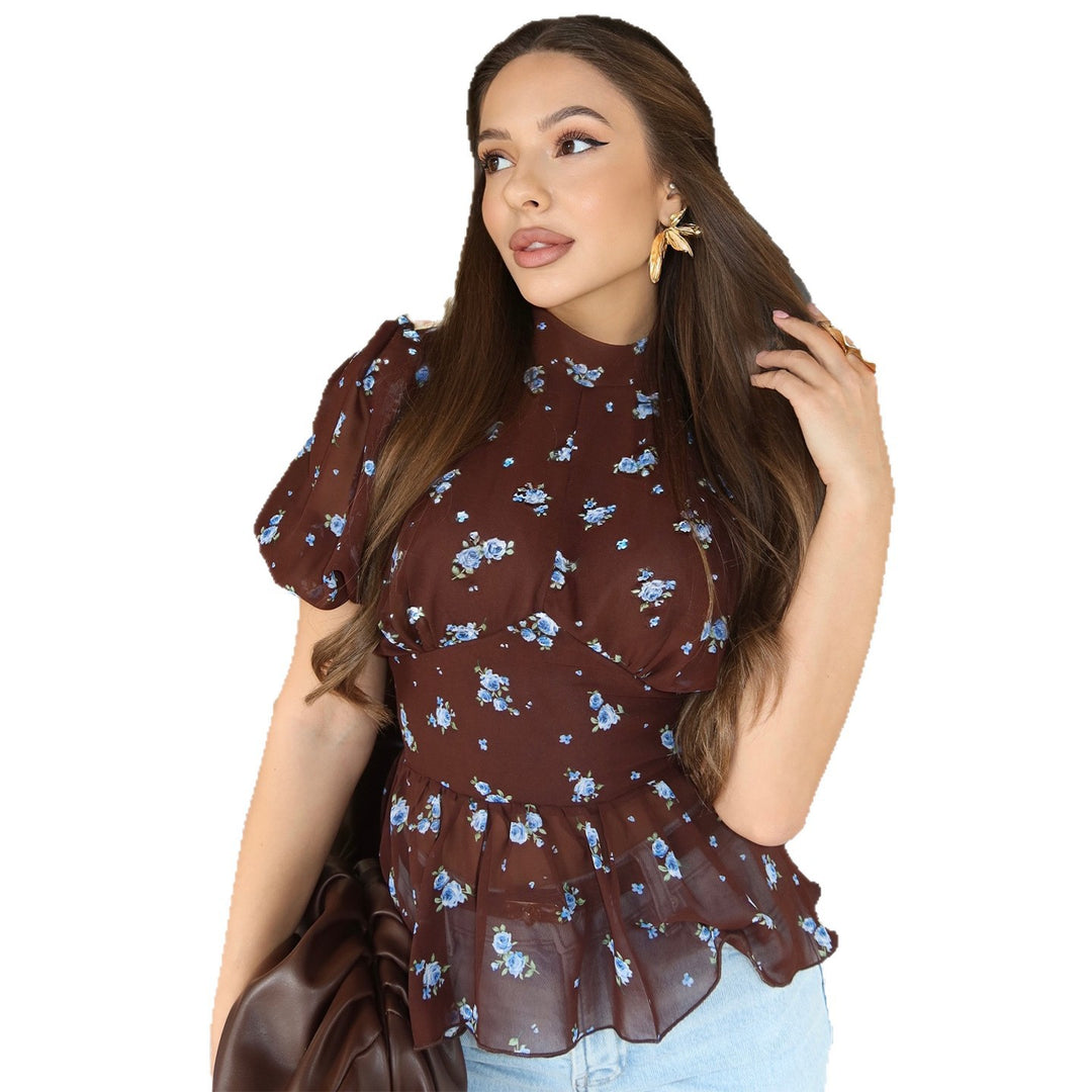 Damebluse med blomsterdesign og volangkant Skjora