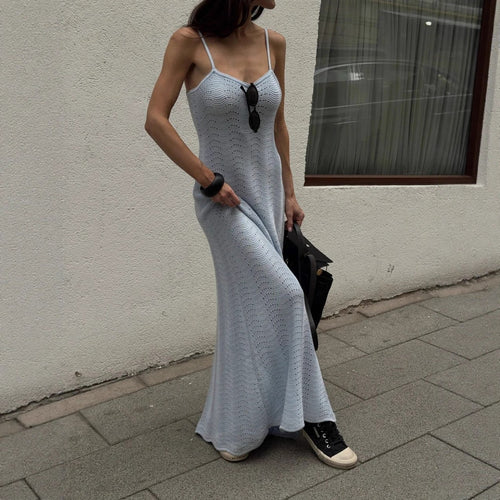 Kvinners heklet maksikjole med delikate stropper og elegant snitt Skjora