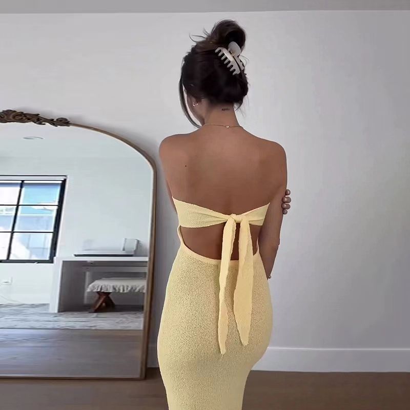 Dame maxikjole med elegant bandeau-utskjæring og minimalistisk silhuett Skjora