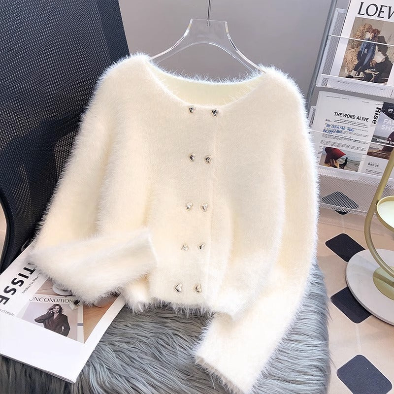 Kvinnes Fluffy Cardigan med Hjerteknapper Skjora