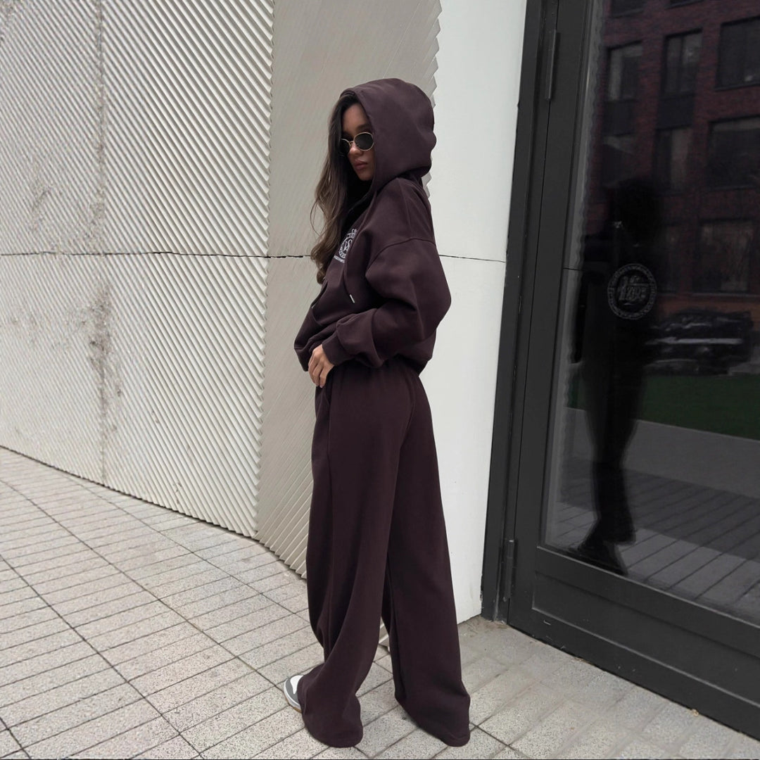 Dame casual hettegenser med oversized passform og elegant logo Skjora