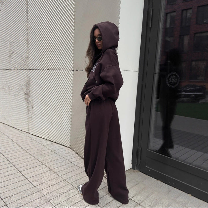 Dame casual hettegenser med oversized passform og elegant logo Skjora