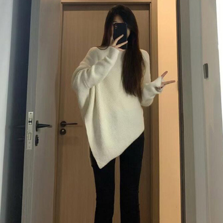 Kvinnes oversized strikket genser med asymmetrisk kutt og fin ribbestruktur Skjora