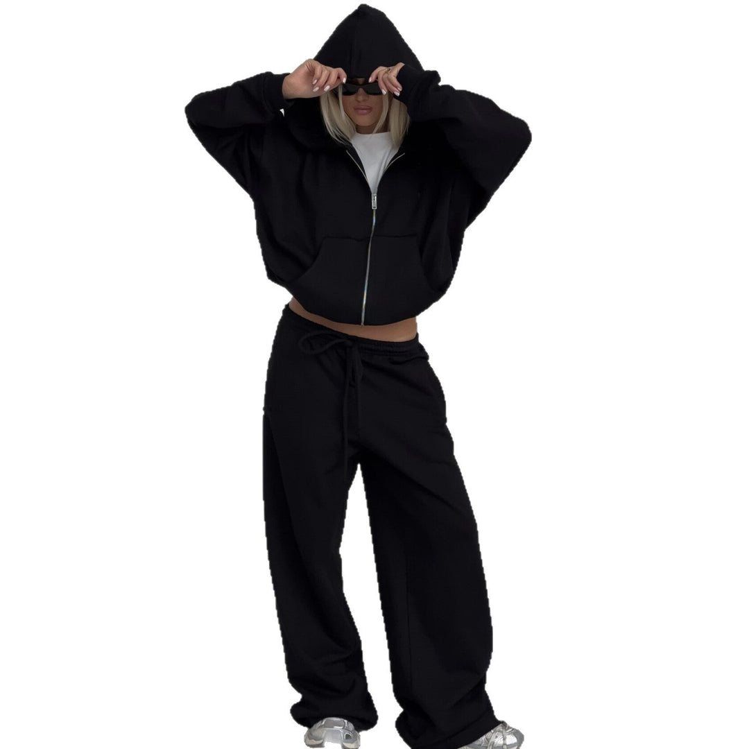 Kvinnenes moteriktige oversized sett med avslappet hettegensere og vide bukser stil Skjora