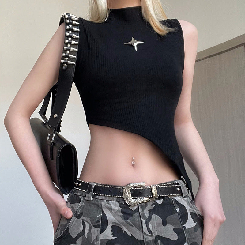 Damer asymmetrisk crop-top med moderne design og dekorative detaljer Skjora