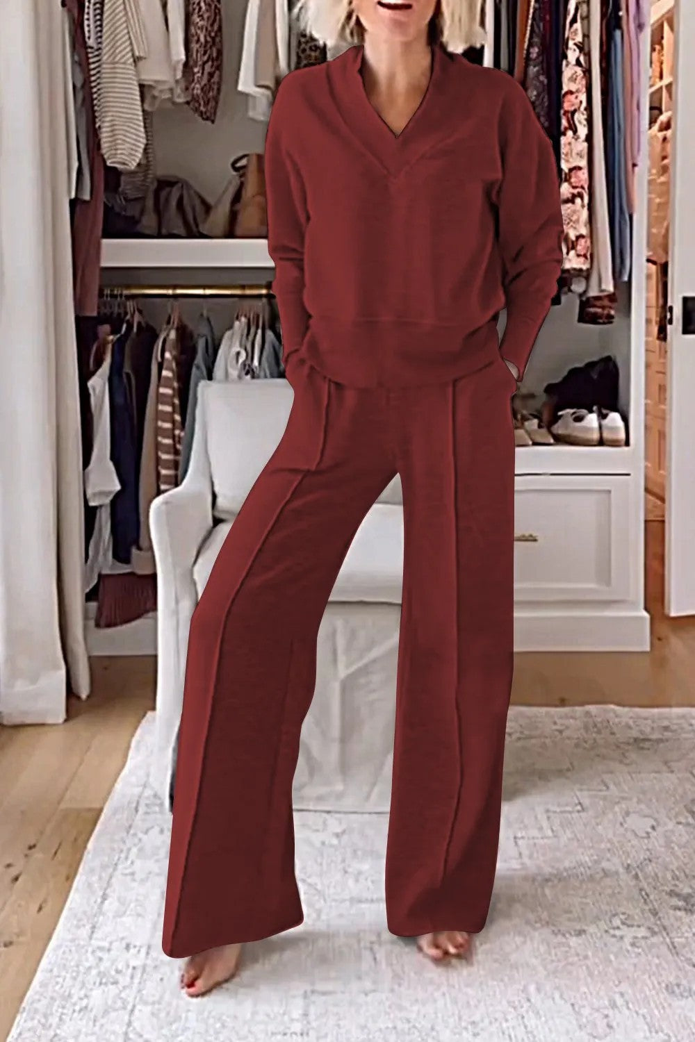 Kvinnenes komfortable loungewear-sett med V-hals og løs passform Skjora