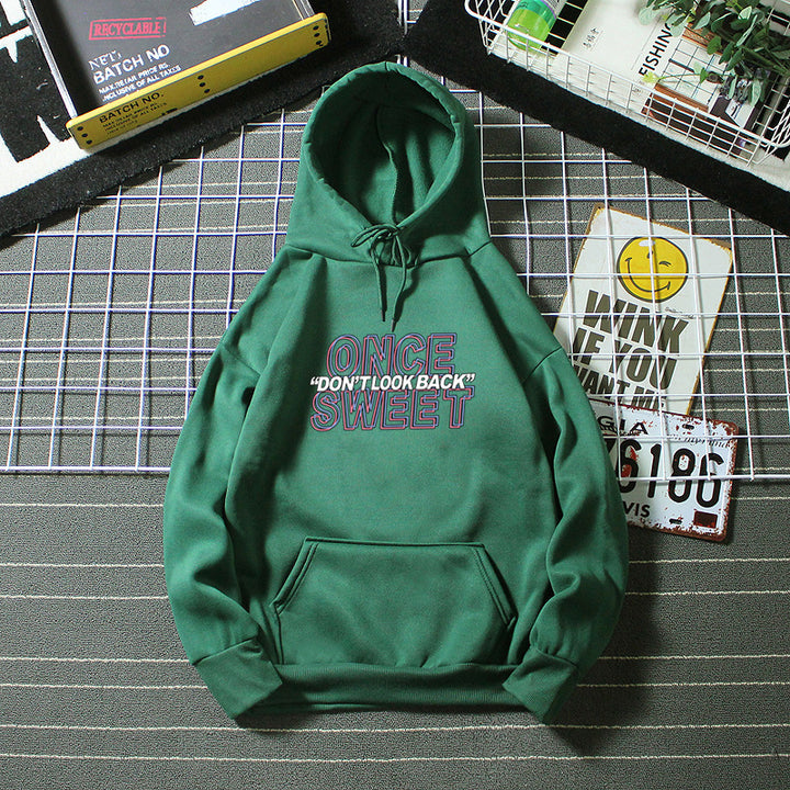 Dame hoodie med moderne motiv og behagelig passform Skjora