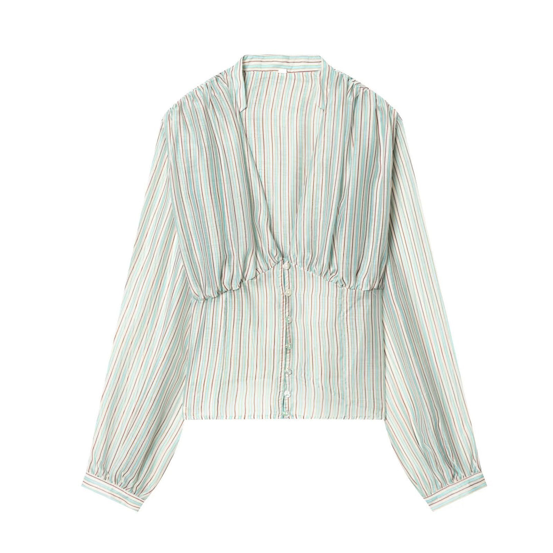Damebluse med dyp V-hals og elegante volanger detaljer Skjora