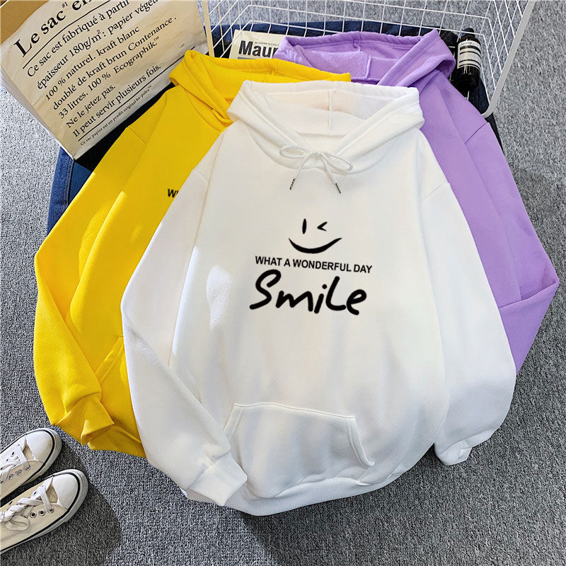Dame hettegenser med gledelig smile-print Skjora