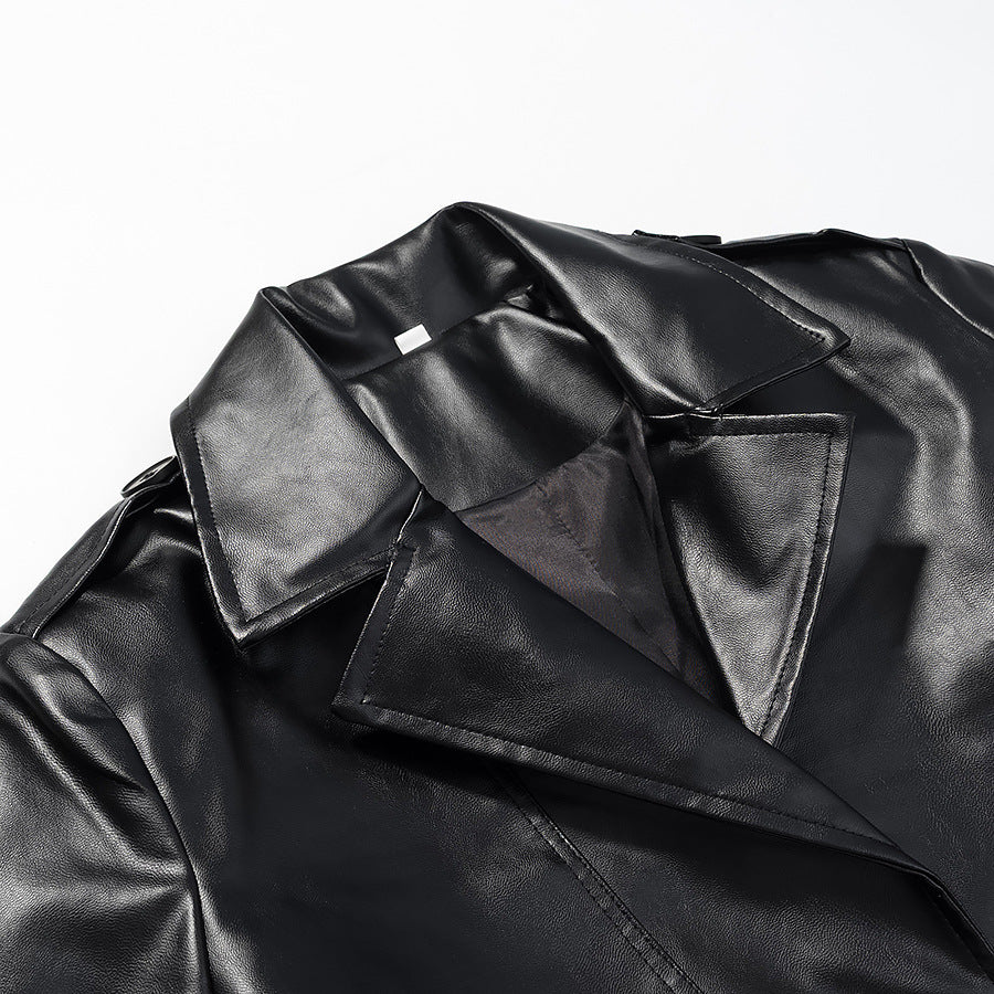 Kvinners elegant faux skinn trenchcoat med stilfull belte og praktiske lommer Skjora