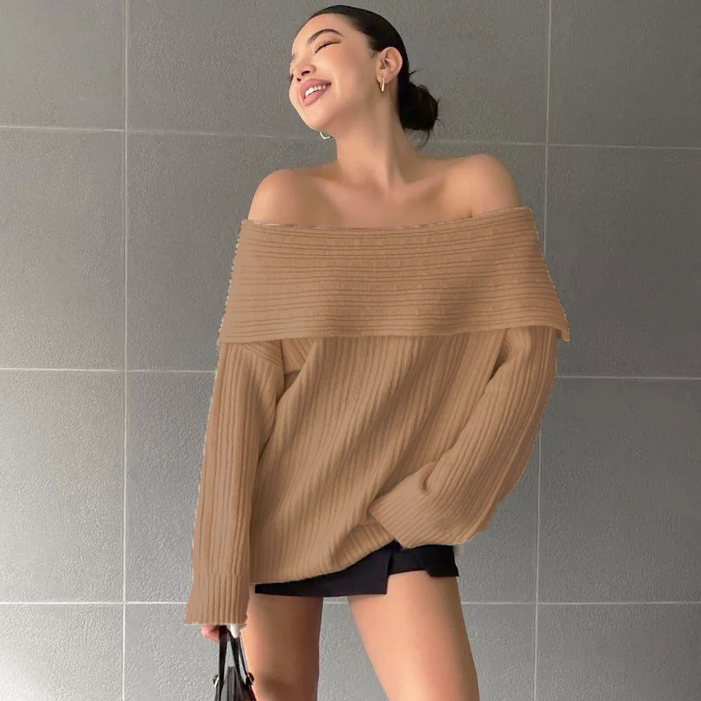 Kvinne oversized strikkegenser med av-shoulder design og fin ribbestruktur Skjora