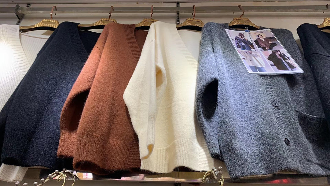 Kvinne Oversized Cardigan med Praktiske Lommer og V-Hals Skjora