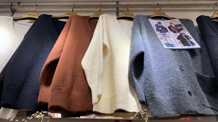 Kvinne Oversized Cardigan med Praktiske Lommer og V-Hals Skjora