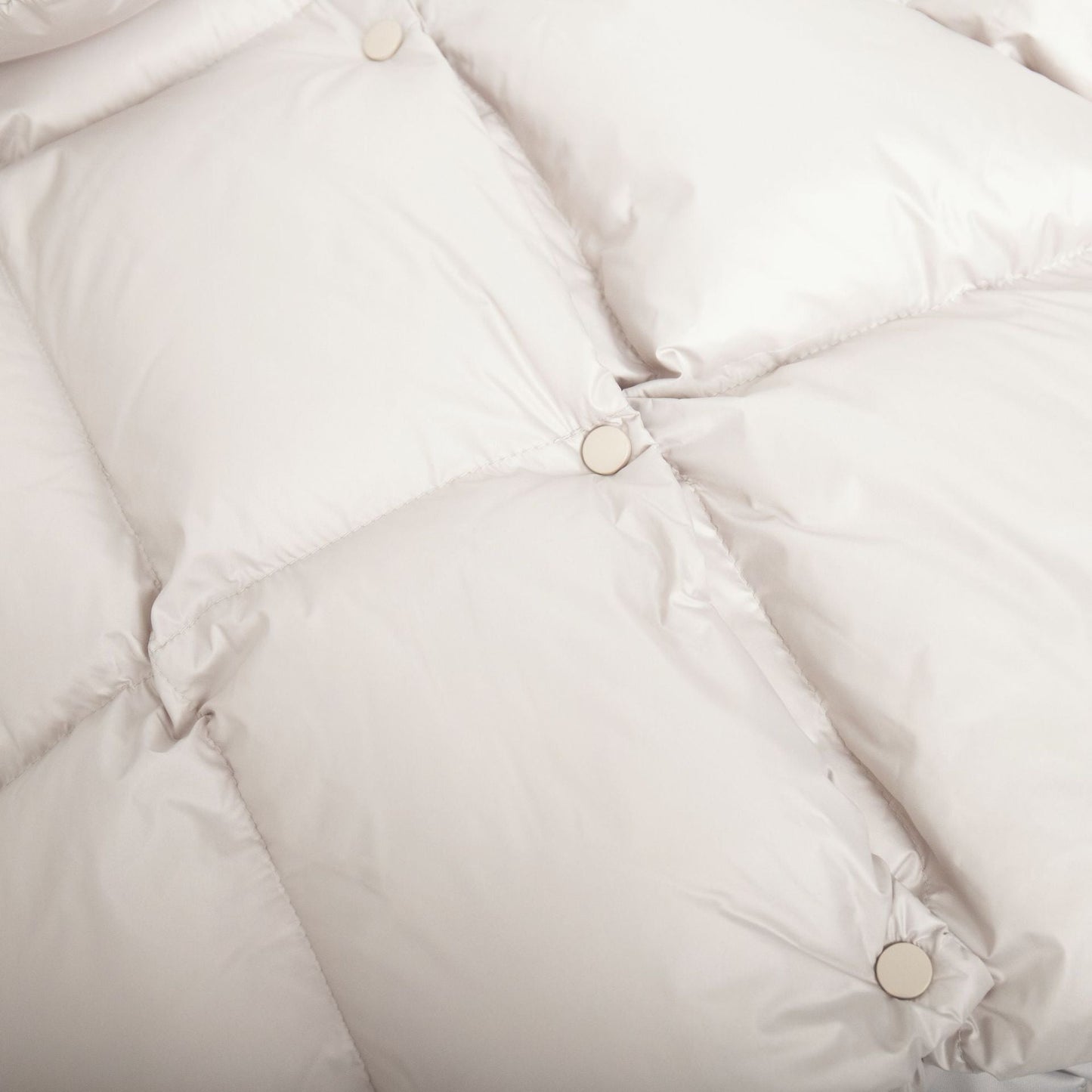 Skjora | Damer Modish, kortkappet dunjakke med hette