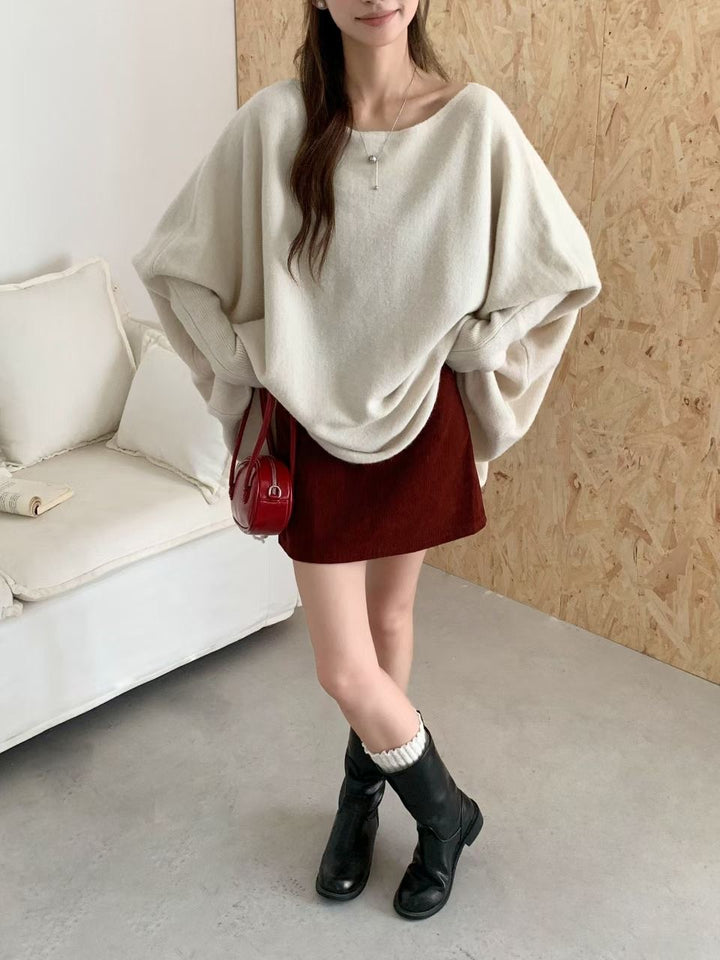 Dame oversized strikkegenser med en avslappet fasong og dramatiske ermer Skjora