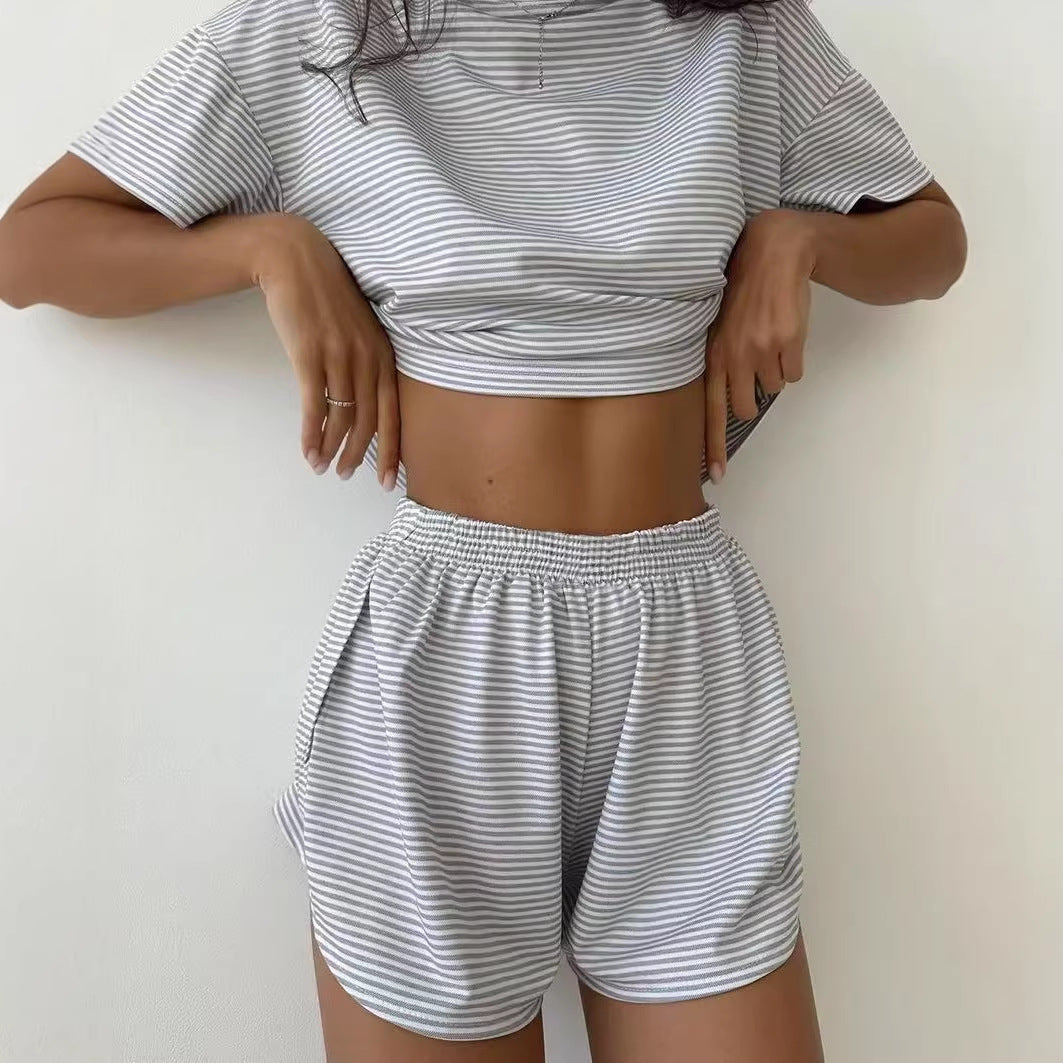 Damer avslappet Crop-Top og Short-set med stripete mønster Skjora