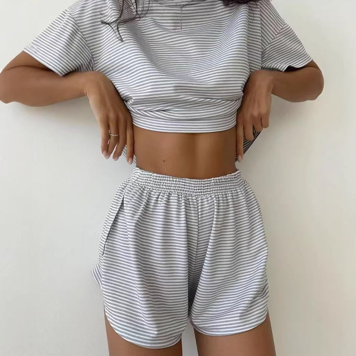 Damer avslappet Crop-Top og Short-set med stripete mønster Skjora
