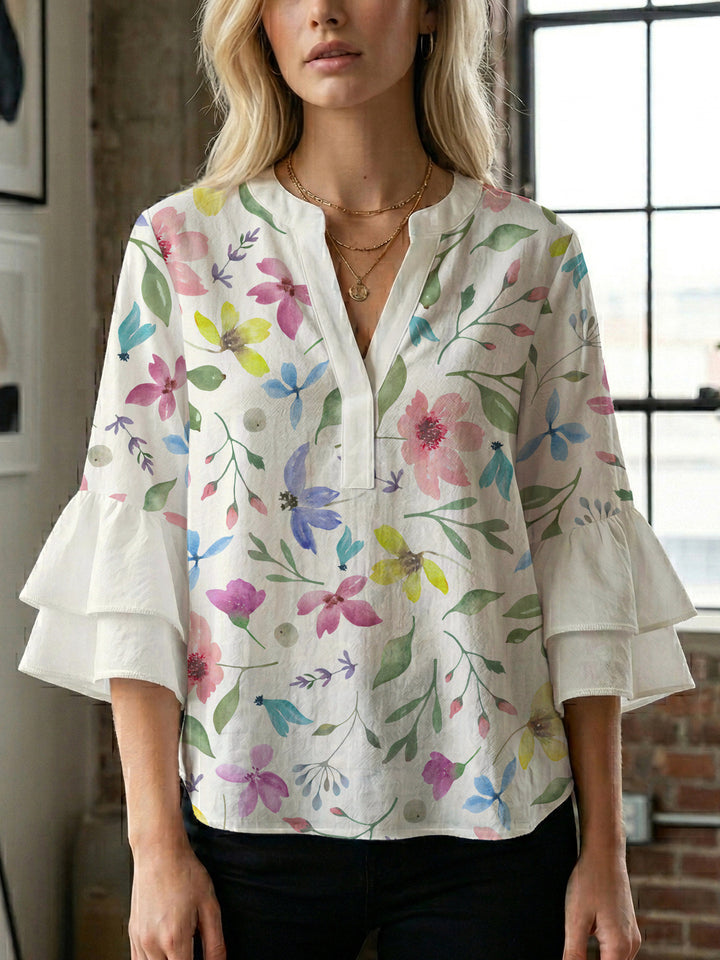 Damebluse med voluminøse ermer og blomsterdesign Skjora