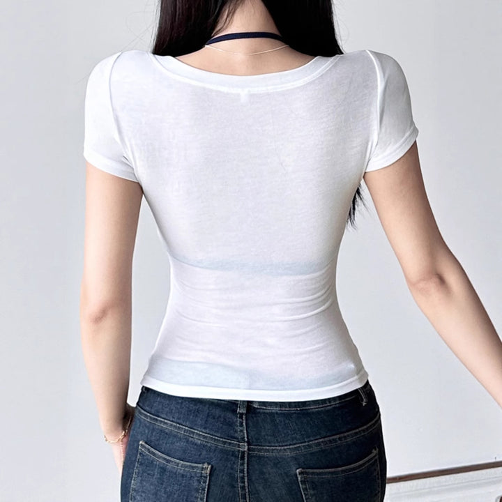 Dame kortermet bluse med trendy Henley-design og praktisk brystlomme Skjora