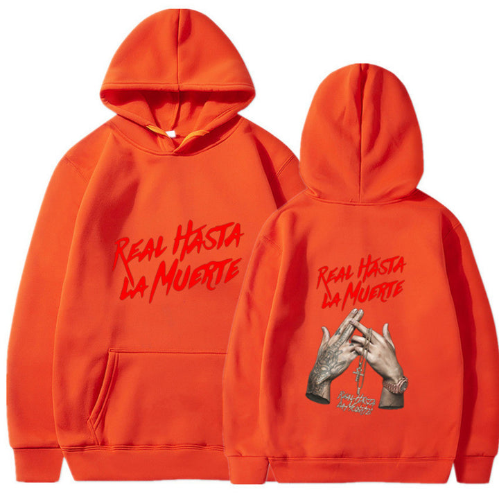 Dame hoodie med iøynefallende skrift i urban stil Skjora