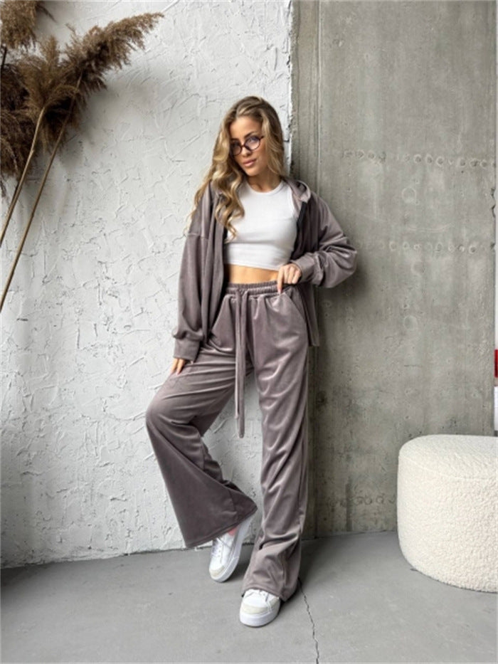 Kvinnens komfortable loungewear-sett med løs jakke og vide bukser Skjora