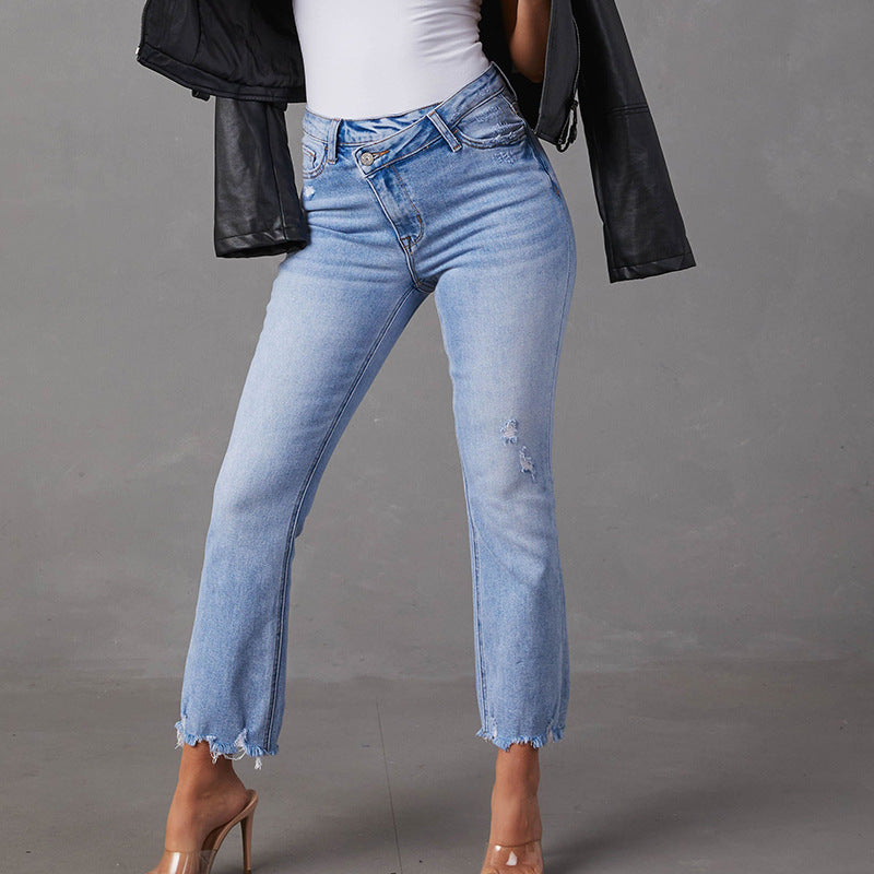 Kvinne høyt liv jeans med trendy frynser og slitte detaljer Skjora