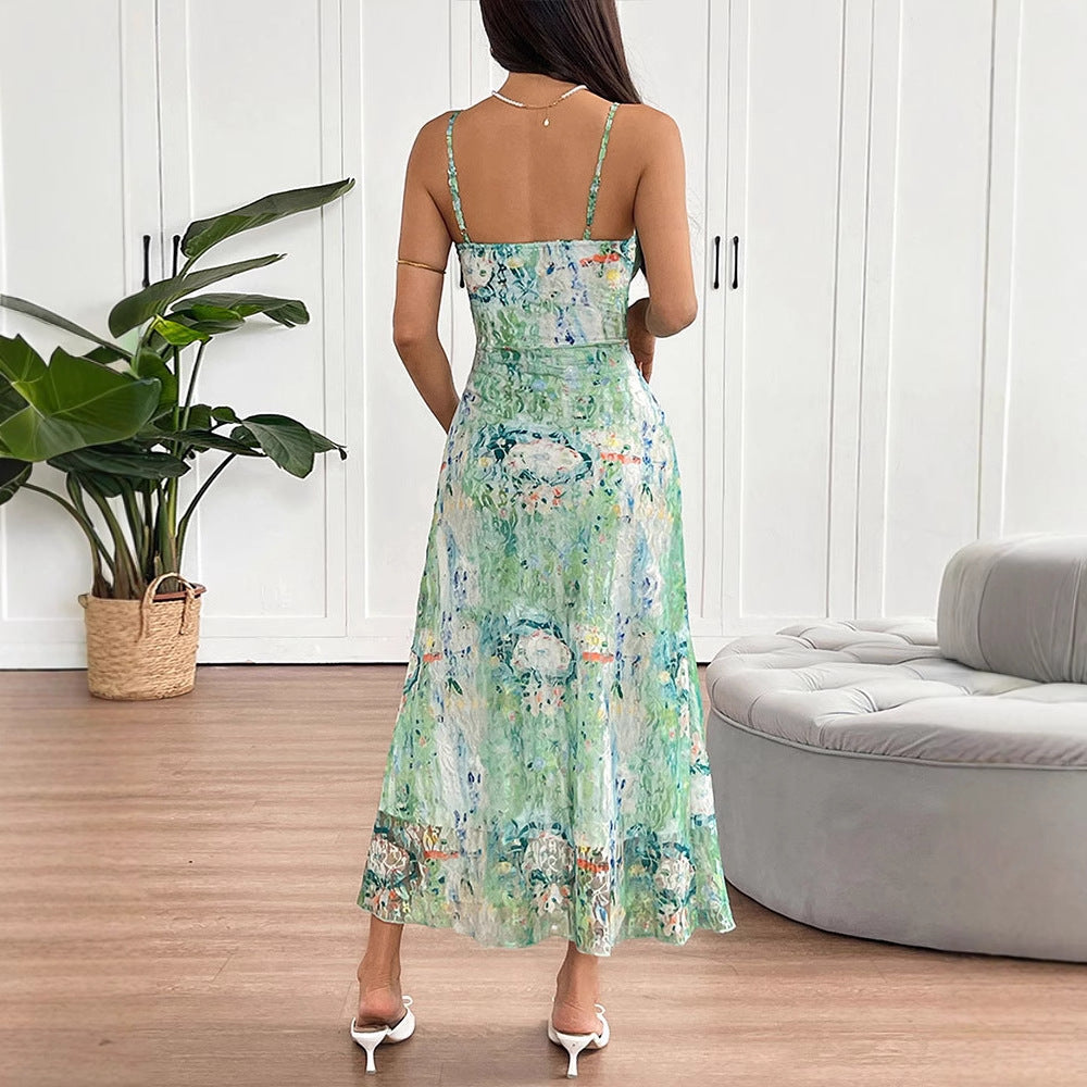 Dame maxikjole med delikat blomsterdesign og justerbare spaghetti-stropper Skjora