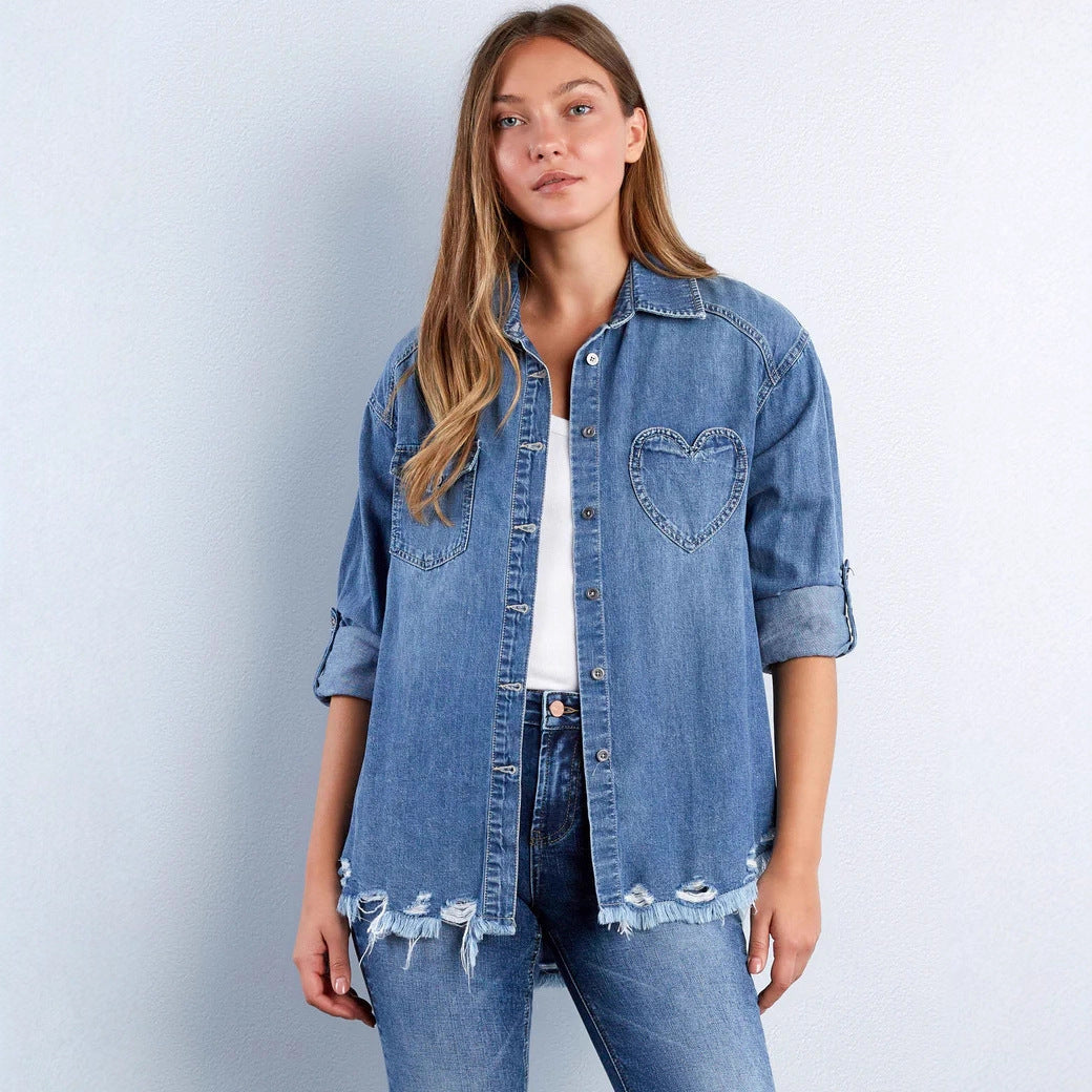 Dame Denim-bluse med hjerte-applikasjon og frynsete kant Skjora