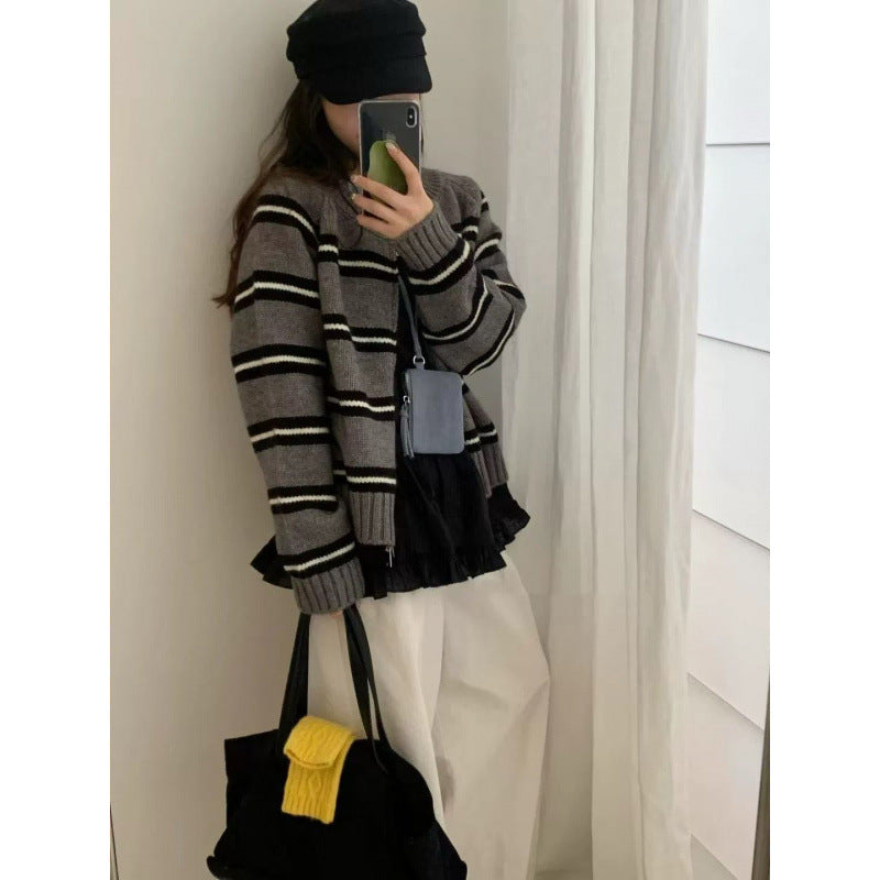 Kvinne strikket cardigan med moderne striper Skjora