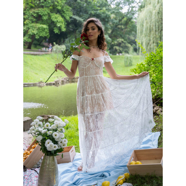 Dame Elegant spisskjole med asymmetrisk kant og lekne volang detaljer Skjora