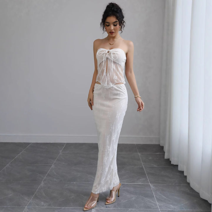 Kvinnens Off-Shoulder Maxi Kjole med Delikat Blonde og Elegant Livbånd