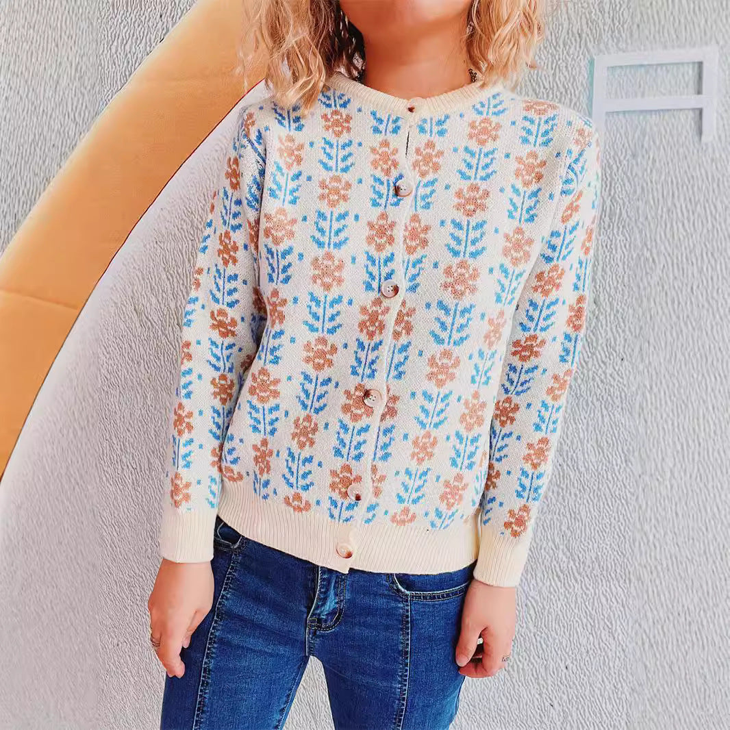 Kvinne koselig cardigan med blomster mønstre Skjora